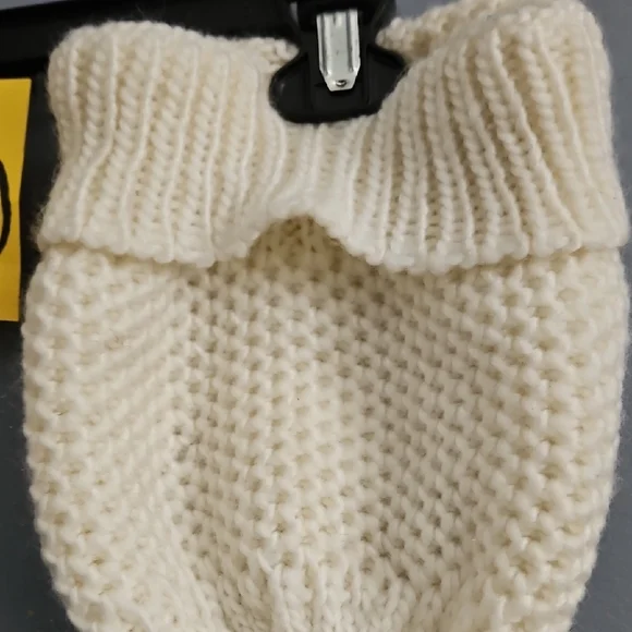 #30 Charming Knit Blue and White Leg Warmera And Pompom Hat Set - Picture 5 of 5